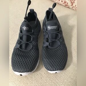 Aleader Adventure women’s quick drying water shoes . NWOB